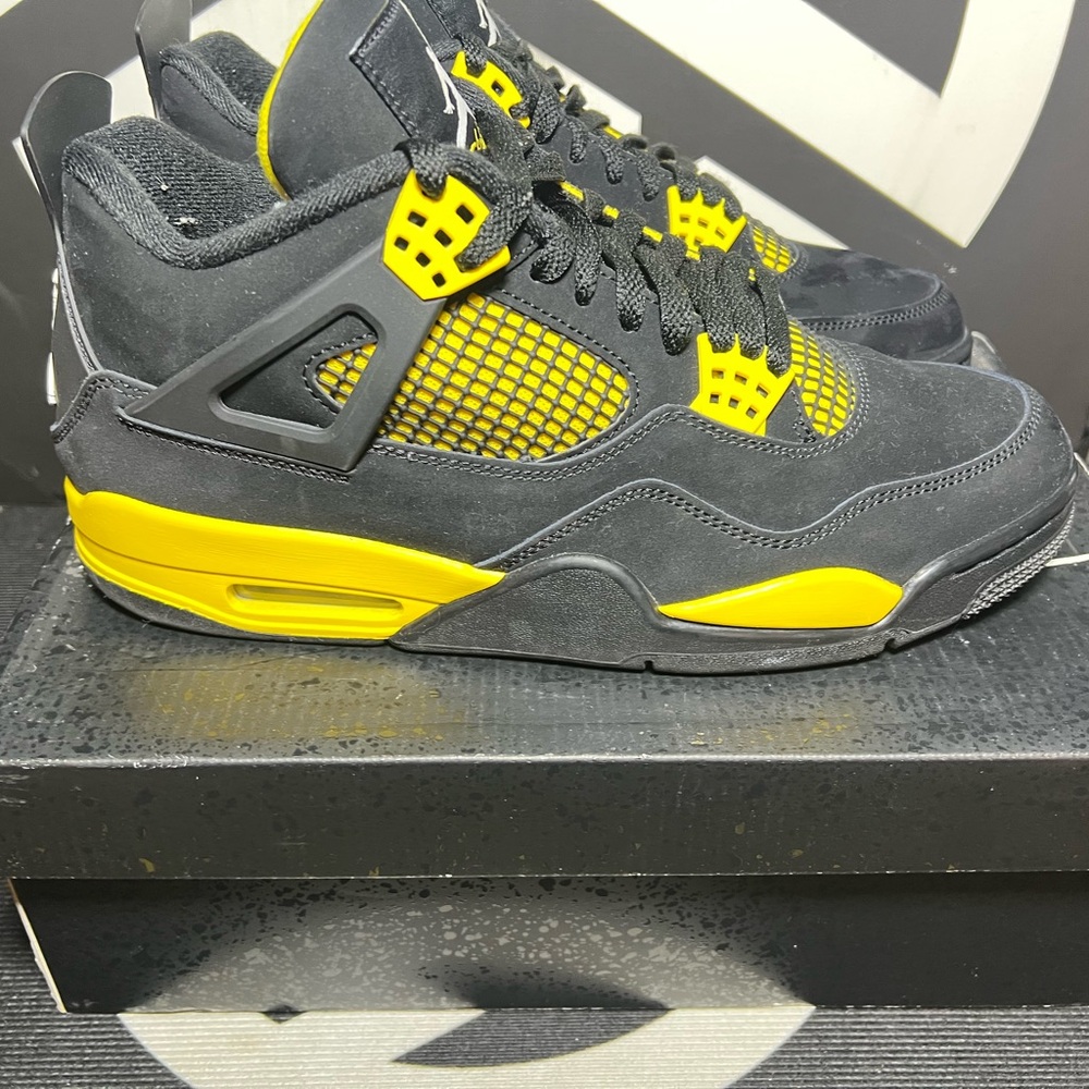 Jordan 4s Thunder - Picture 7 of 8